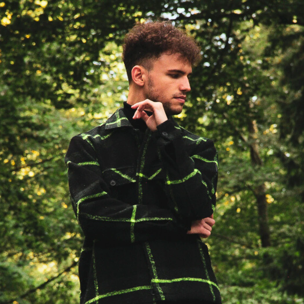 Albumcover von Closer (Deluxe)